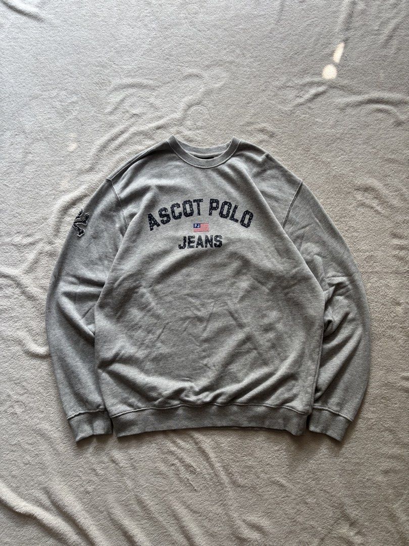 Ascot polo sweate (Category: Hoodies) located in Guagua. Submitted by mid_thrift (Listing ID 1463479288, Image 1). Description: w-24 L-30 no issue .