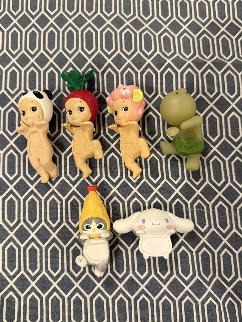 Assorted Hippers (Category: Designer & Blind Box Toys) located in Quezon City. Submitted by kumacarttt (Listing ID 1463509856, Image 1). Description: Sonny Angel Hippers - 300 each Smiski - 250 (flaw at the back) Mofusand - 300 Cinnamoroll - 500 With free adhesive.
