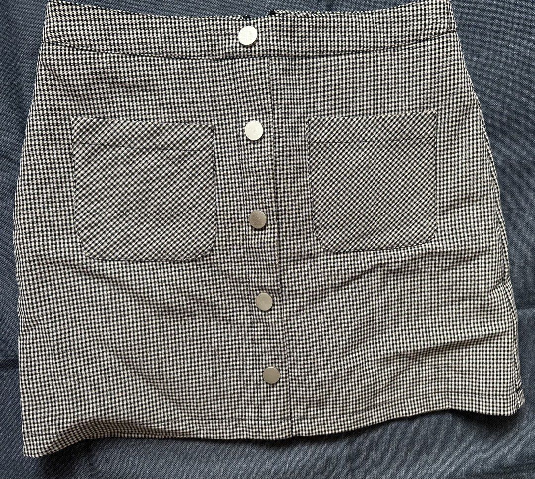 Assorted skirt/skorts (Category: Skirts) located in Las Pinas. Submitted by city_threads (Listing ID 1463327682, Image 2). Description: Php 180 /each Size: Medium (M) No brand Excellent condition Color rate: 10/10 📌Please manage your expectations as items are preloved 📌Color may vary due to lighting 📌Can send additional photos upon request. #citythreadsavail Helping tags: #prelovedph #forsaleph #luzonbased #saleph #shopsph #onlineukay #knitted