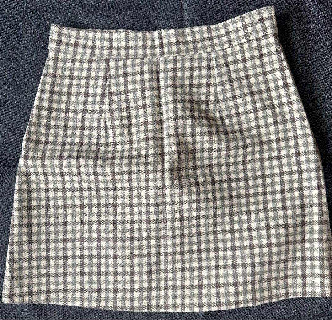 Assorted skirt/skorts (Category: Skirts) located in Las Pinas. Submitted by city_threads (Listing ID 1463327682, Image 3). Description: Php 180 /each Size: Medium (M) No brand Excellent condition Color rate: 10/10 📌Please manage your expectations as items are preloved 📌Color may vary due to lighting 📌Can send additional photos upon request. #citythreadsavail Helping tags: #prelovedph #forsaleph #luzonbased #saleph #shopsph #onlineukay #knitted