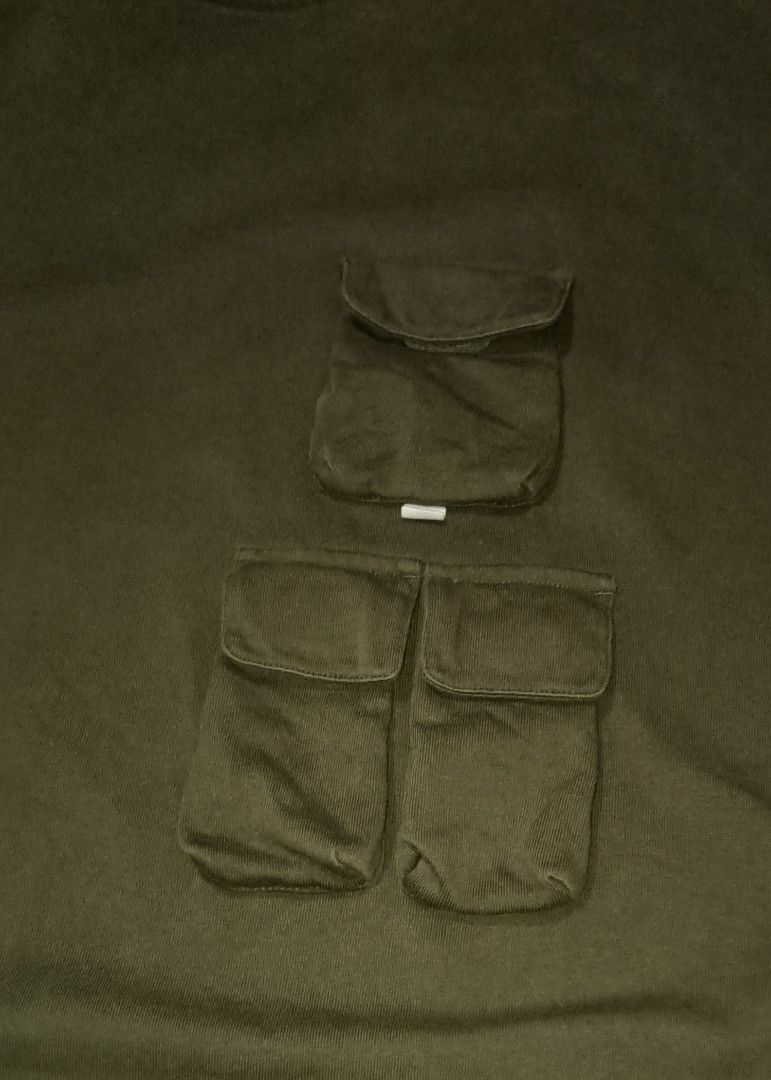 A(S)USL CARGO POCKET TEE (Category: Tshirts & Polo Shirts ) located in Bulacan. Submitted by ssirc (Listing ID 1463433588, Image 2). Description: A(S)USL CARGO POCKET TEE Width:25" Length:30" Color Rate:9.8/10 Color:Army Green Condition: Excellent Issue:None 750+sf ‼️ DM ‼️.