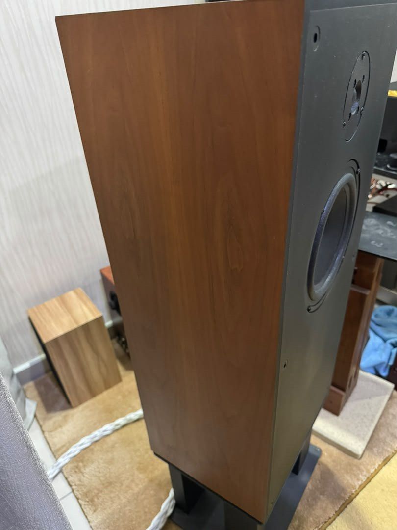 Audio note speaker ANE (Category: Soundbars, Speakers & Amplifiers) located in Tanjung Bungah. Submitted by levin92 (Listing ID 1463340321, Image 2). Description: Audio Note Speaker Model ANE made in England come with Original speaker stand. Helping friend to advertise Item. Item in Penang .