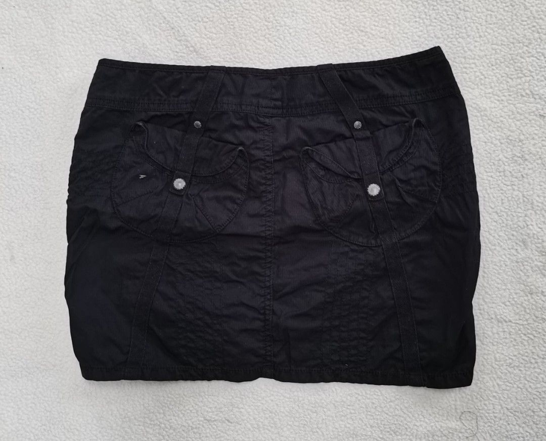 Authentic A|X Armani Exchange Black Cargo Utility Mini Skirt (Category: Skirts) located in Santa Cruz. Submitted by oddpenguin-4575 (Listing ID 1463497124, Image 3). Description: 📌measurement:Laid flat (×2 the measurement) Waist-15"/Hips-17.5"/Lenght-14"/Hem-17" 📌size:Why it says Size 2 on the tag: This skirt is a low-rise design. It is meant to sit lower down on your hip bones rather than up at your narrow natural waist. Because it sits lower,