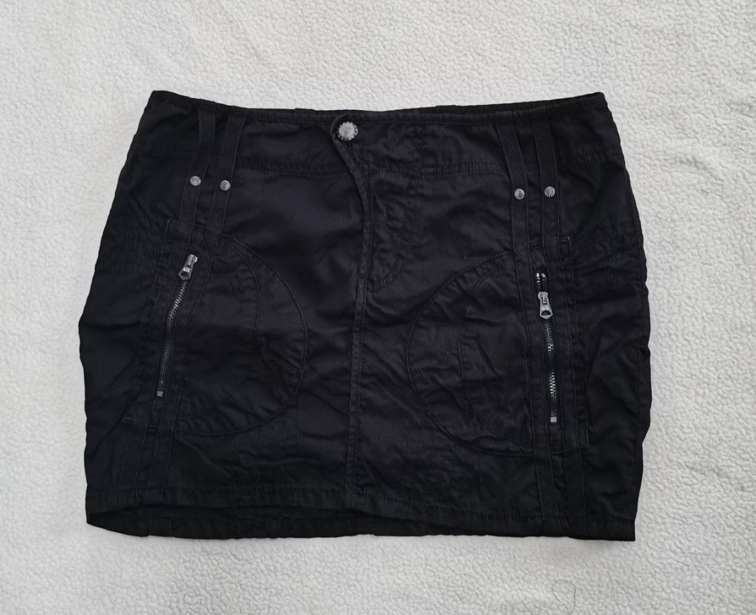 Authentic A|X Armani Exchange Black Cargo Utility Mini Skirt (Category: Skirts) located in Santa Cruz. Submitted by oddpenguin-4575 (Listing ID 1463497124, Image 2). Description: 📌measurement:Laid flat (×2 the measurement) Waist-15"/Hips-17.5"/Lenght-14"/Hem-17" 📌size:Why it says Size 2 on the tag: This skirt is a low-rise design. It is meant to sit lower down on your hip bones rather than up at your narrow natural waist. Because it sits lower,