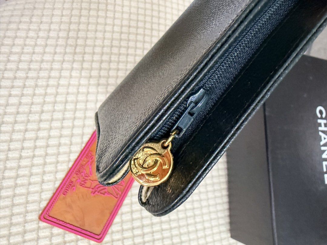 Authentic chanel pouch toiletry (Category: Purses & Pouches) located in Caloocan City. Submitted by alavishglam (Listing ID 1463388916, Image 3). Description: .