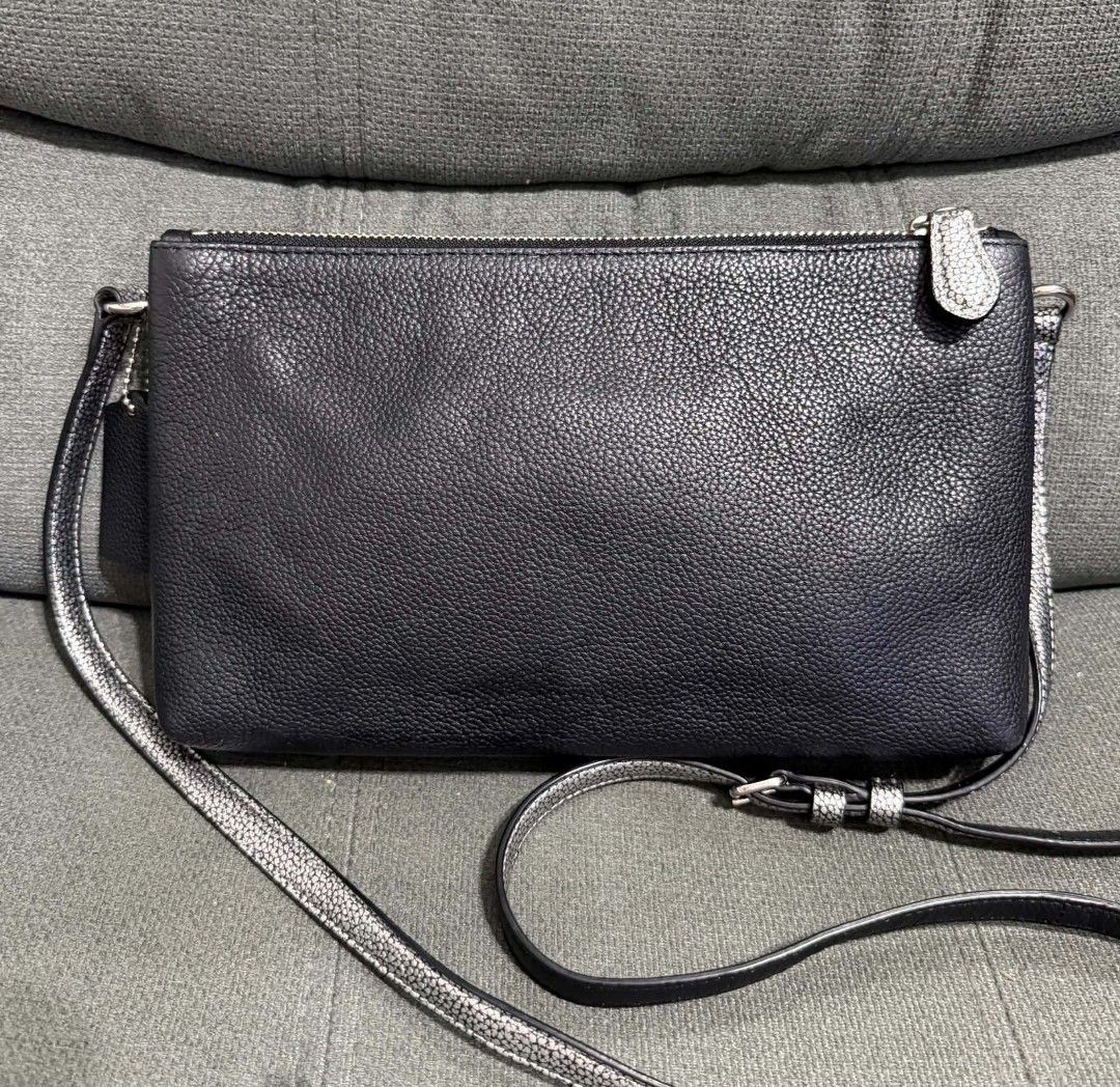 Authentic Coach Crossbody Bav (Category: Cross-body Bags) located in Quezon City. Submitted by luxxechic (Listing ID 1463493380, Image 2). Description: ykk zip with creed with code with hang tag pure leather no issue actual photo posted mop: gcash.