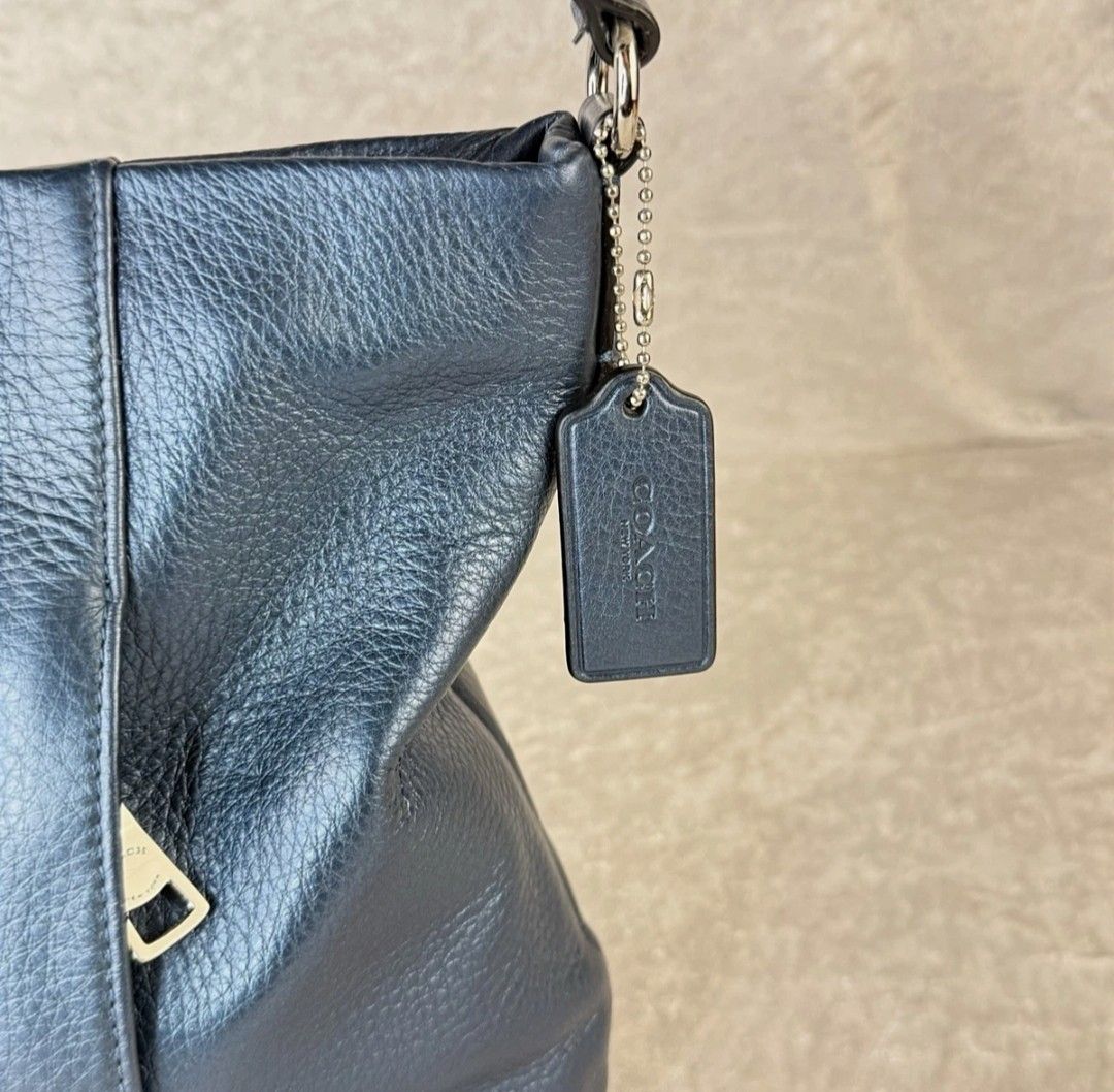 Authentic Coach Isabelle Hobo Good as new no issue . (Category: Shoulder Bags) located in Ozamiz City. Submitted by mrs.vaughn (Listing ID 1463396576, Image 3). Description: .