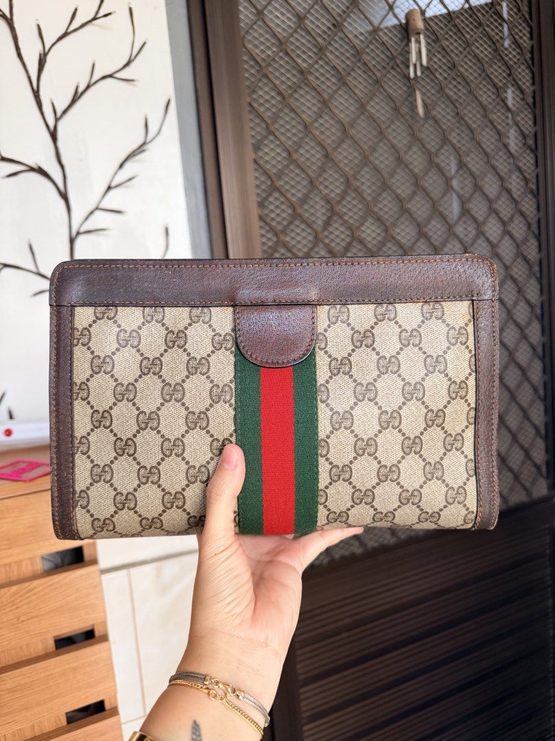 Authentic gucci clutch pouch (Category: Belt bags, Clutches and Pouches) located in Caloocan City. Submitted by alavishglam (Listing ID 1463389079, Image 2). Description: .