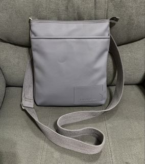 (Category: ) located in . Submitted by chic.bags (Listing ID 1463493922, Image 1). Description: .
