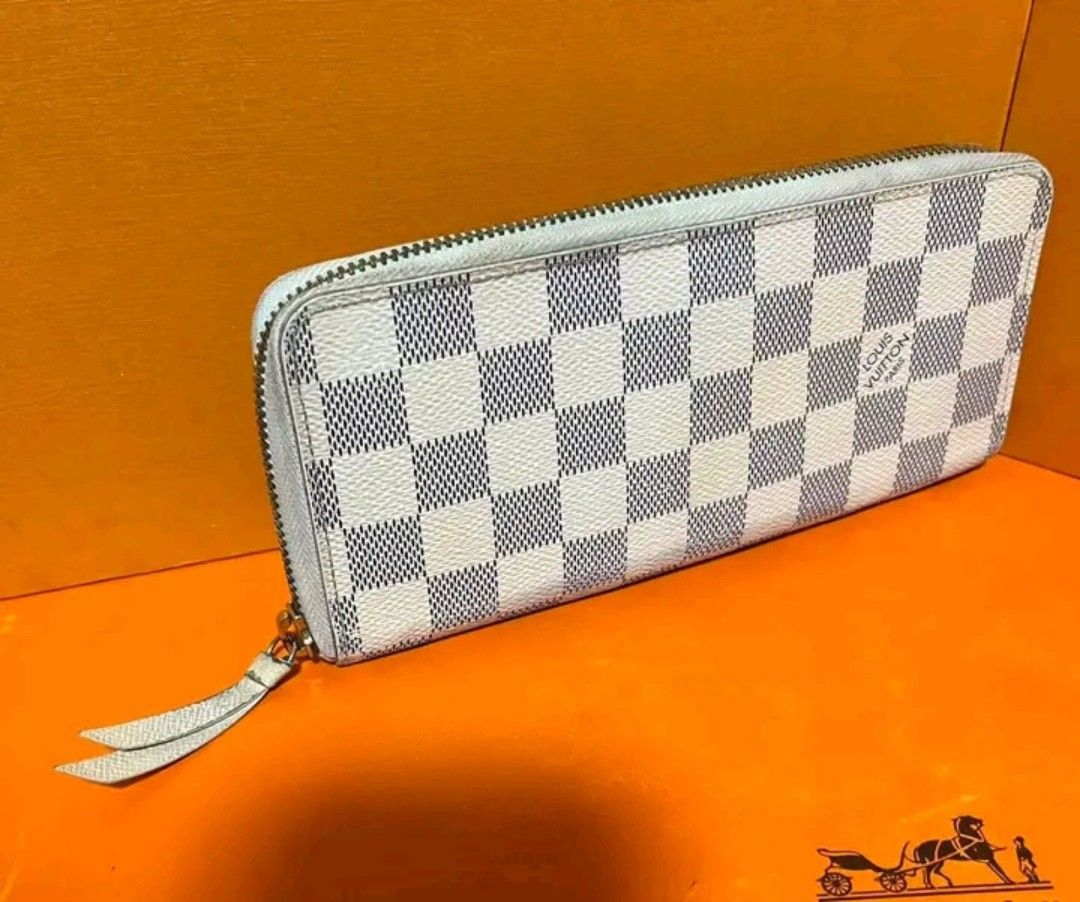 Authentic Louis Vuitton Zippy Wallet (Category: Luxury Accessories) located in Pasig City. Submitted by castlescollections (Listing ID 1463335365, Image 1). Description: Pre Order Guaranteed Authentic Louis Vuitton Zippy Wallet.