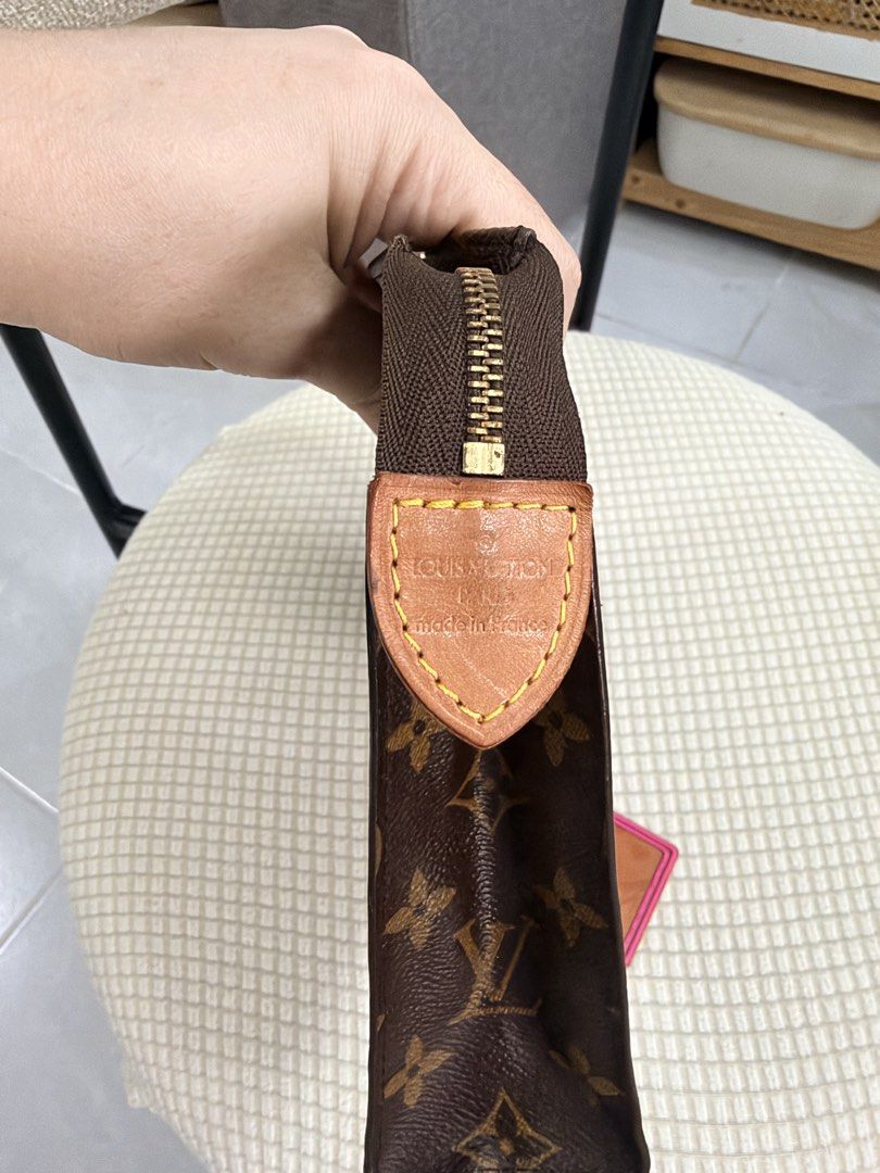 Authentic lv louis vuitton toiletry 26 (Category: Belt bags, Clutches and Pouches) located in Caloocan City. Submitted by alavishglam (Listing ID 1463388572, Image 3). Description: .