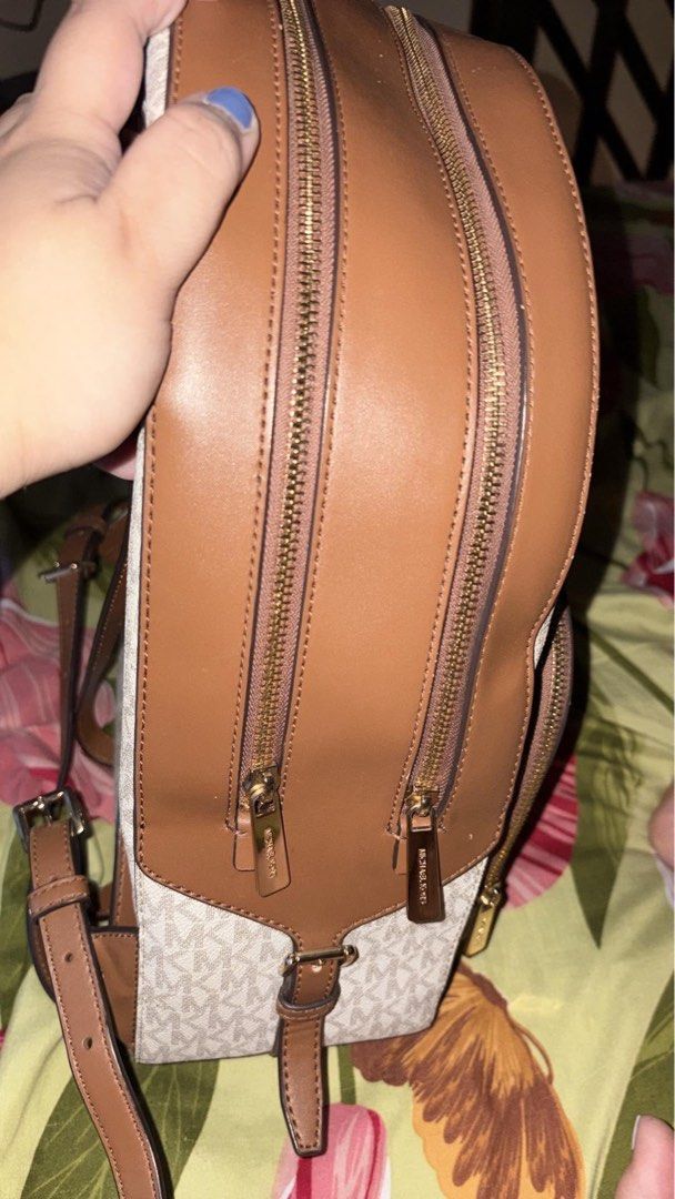 Authentic MK Jaycee Backpack Large 🤎 (Category: Backpacks) located in Pasig City. Submitted by anjlaroyacloset (Listing ID 1462114134, Image 3). Description: from MK outlet in 🇺🇸 with sign of used but not that visible Fix price Pasig 📍 .
