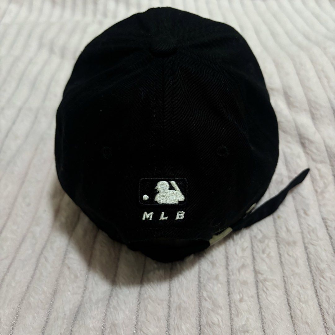 Authentic MLB New York Yankees baseball cap (Category: Caps & Hats) located in Makati City. Submitted by retrofinds.ph (Listing ID 1463469801, Image 2). Description: bought in MLB BGC pre-owned, barely used loc: azure parañaque / sm bicutan.