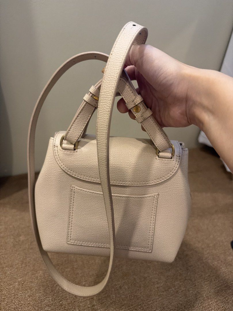 Authentic Polene Numero Un - Beige Leather Crossbody (Category: Luxury Bags & Wallets) located in Quezon City. Submitted by purpleblush (Listing ID 1463345253, Image 2). Description: - Polene handbag in light beige - Textured leather material - Top handle and detachable crossbody strap - Multiple interior compartments - Elegant gold hardware details - Clean inside and out - Ideal for everyday use.