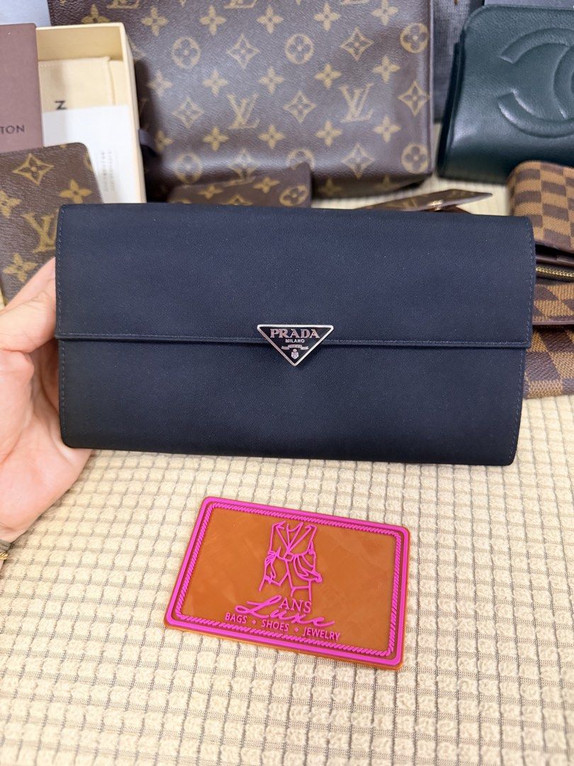 Authentic prada wallet (Category: Wallets & Card holders) located in Caloocan City. Submitted by alavishglam (Listing ID 1463388425, Image 2). Description: .