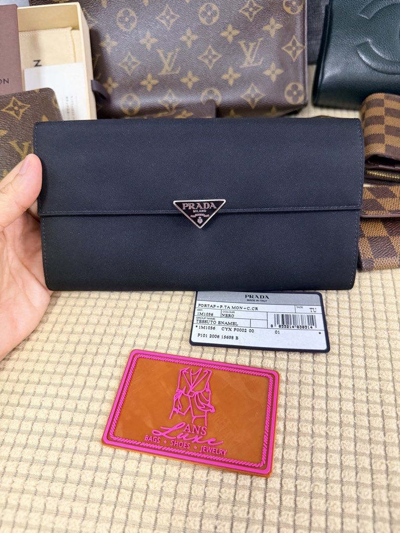 Authentic prada wallet (Category: Wallets & Card holders) located in Caloocan City. Submitted by alavishglam (Listing ID 1463388425, Image 1). Description: .