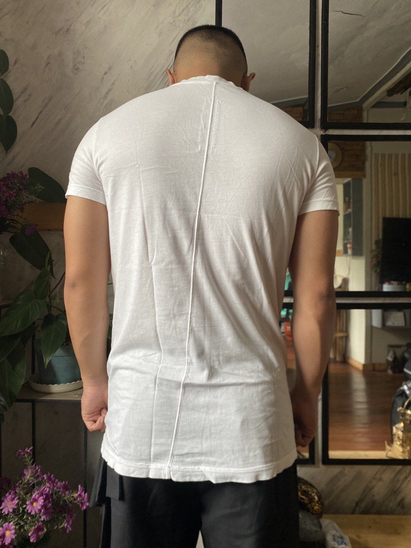 Authentic Rick Owens Drkshdw White Tee (Category: Coats, Jackets and Outerwear) located in Baguio. Submitted by archival.store (Listing ID 1463478799, Image 2). Description: Size tagged: Issue:none Width:20 Length:28.8 Shoulder:16 Sleeve:7.