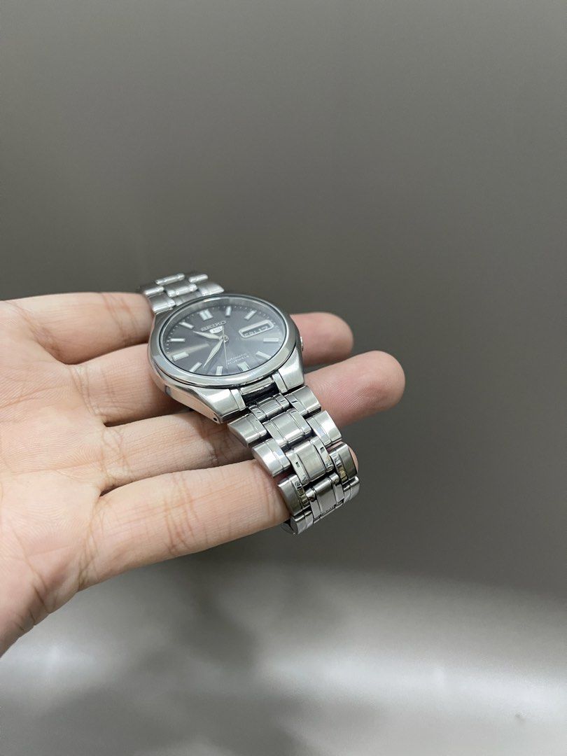 Authentic Seiko 5 SNKG35 Grey/Black Sunburst Dial (Category: Luxury Watches) located in Bacolod City. Submitted by _passed.on (Listing ID 1463392171, Image 3). Description: : Authentic Seiko 5 SNKG35 Grey/Black Sunburst Dial Details: Ref. - 7S26-03E0 Case Size - 37mm Automatic Movement Day/Date Function Newly Serviced/Overhauled Newly Polished/Buffed Dial and Hands Mint Condition Case and Strap Mint Condition Rotor is Replaced, But Working and Ru