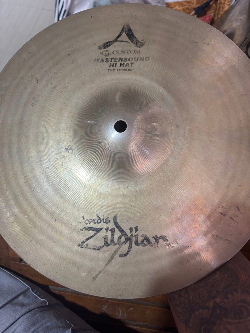 Avedis Zildjian A Custom Mastersound Hi-hats 14” (Category: Musical Instruments) located in Agdangan. Submitted by titopolbs (Listing ID 1463482922, Image 2). Description: Selling my Avedis Zildjian A Custom Mastersound Hi-hats 14” Minimal Logo Fading on top Hi-hat No cracks No key holes .
