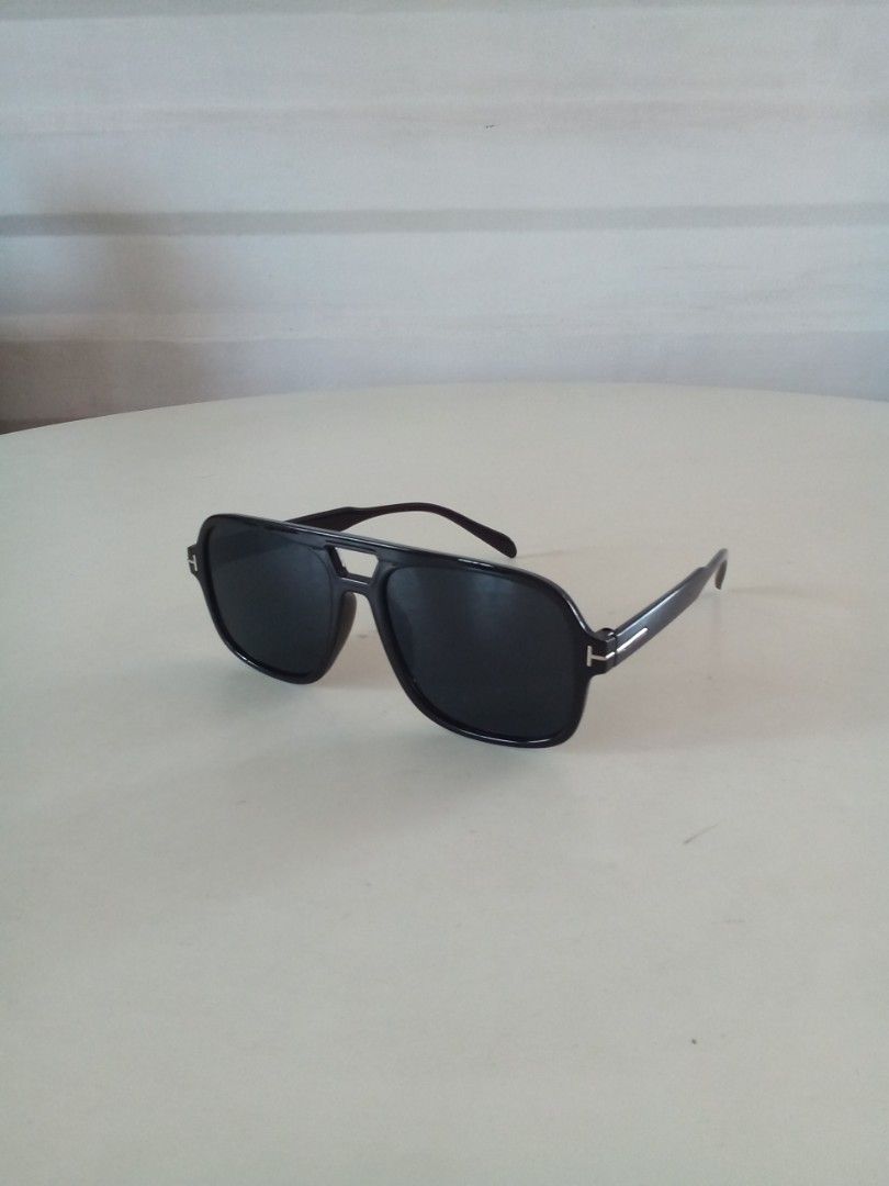Aviator Falconer Tom Ford black square sunglasses (Category: Sunglasses & Eyewear) located in Makati City. Submitted by pinkeealvarez (Listing ID 1463380680, Image 1). Description: .