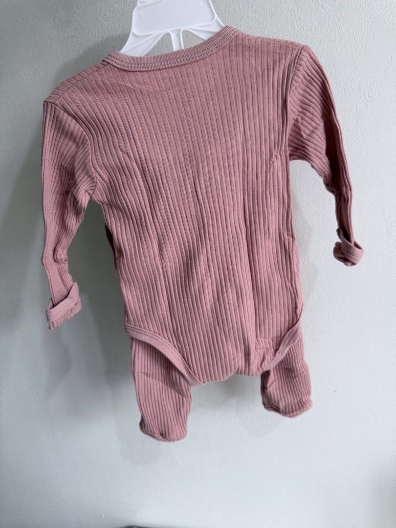 Baby girl set (Category: Babies & Kids Fashion) located in Quezon City. Submitted by klengkerz (Listing ID 1463465115, Image 3). Description: .