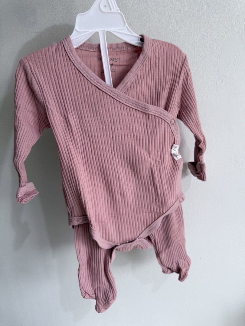 Baby girl set (Category: Babies & Kids Fashion) located in Quezon City. Submitted by klengkerz (Listing ID 1463465115, Image 2). Description: .