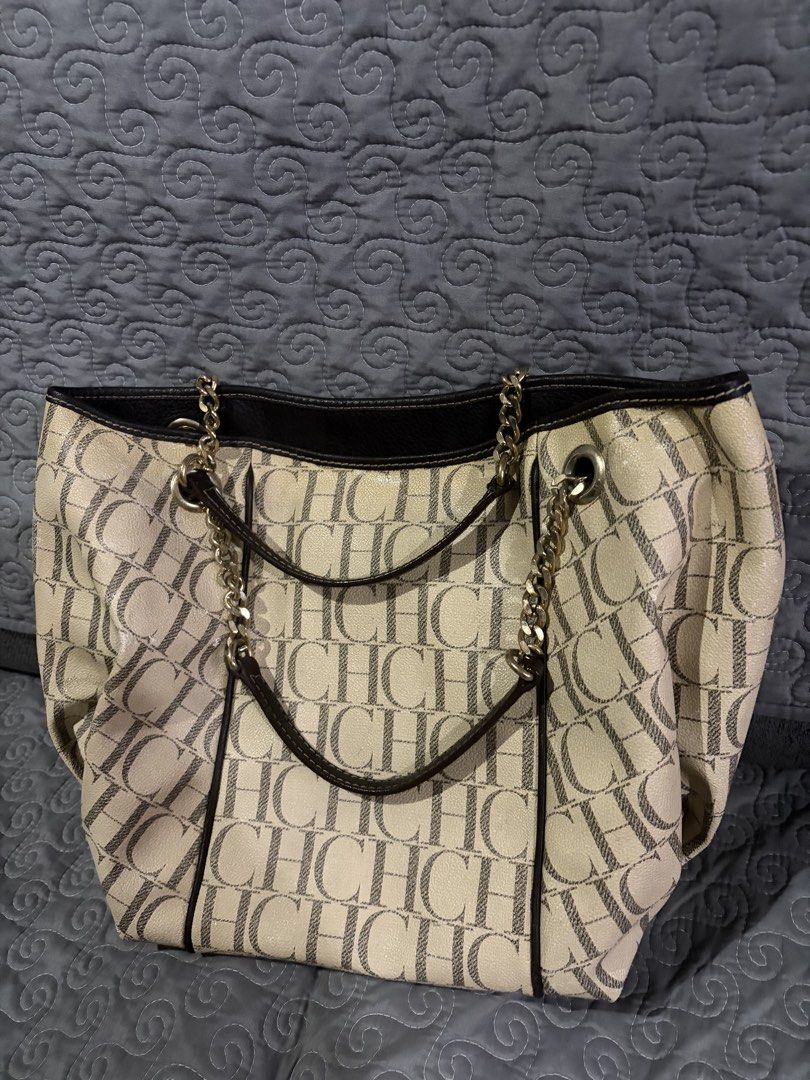 Bagsak sale (Category: Luxury Bags & Wallets) located in Caloocan City. Submitted by wildstar.f2ca8a (Listing ID 1463423638, Image 2). Description: Sophisticated and spacious.