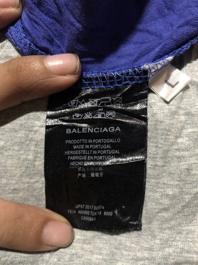 Balenciaga Logo T-Shirt (Category: Tshirts & Polo Shirts ) located in Manila. Submitted by bakithrift213 (Listing ID 1463495459, Image 2). Description: - Authentic Balenciaga T-Shirts (2 pcs) - Color: Blue with classic logo - Size: Large (L) - Origin: Made in Portugal - Condition: Great, no major flaws - Grab these iconic designer tees now!.