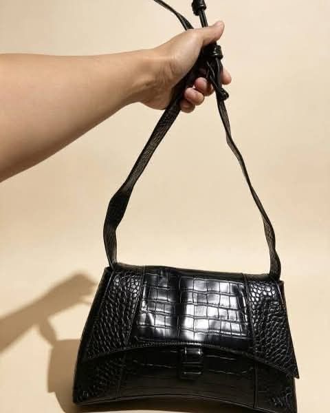 Balenciaga Sling (Category: Shoulder Bags) located in Manila. Submitted by wildwind_73f77a (Listing ID 1463385275, Image 2). Description: excellent condition kasya folded umbrella,Long wallet,CP coded no issue.