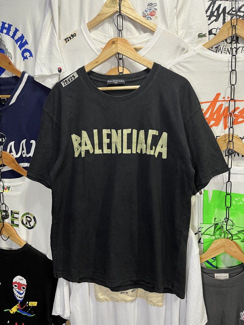 BALENCIAGA TAPE (Category: Tshirts & Polo Shirts ) located in Manila. Submitted by aldrenyap109491 (Listing ID 1463550367, Image 2). Description: 💎BALENCIAGA TAPE 🔳CONDITION:9.6/10 EXCELLENT 🔳COLOR RATE:9.6/10 🔳DIMENSION:28X23 🔳BEST FIT: XL 🔳MOP:GCASH/CASH 🟥ISSUE: ❌❌ MINE:₱780 (FREE SHIPPING) (AUTOMATICALLY YOURS) 📍 POBLACION PUROK 5 KOLAMBUGAN LDN (9207).