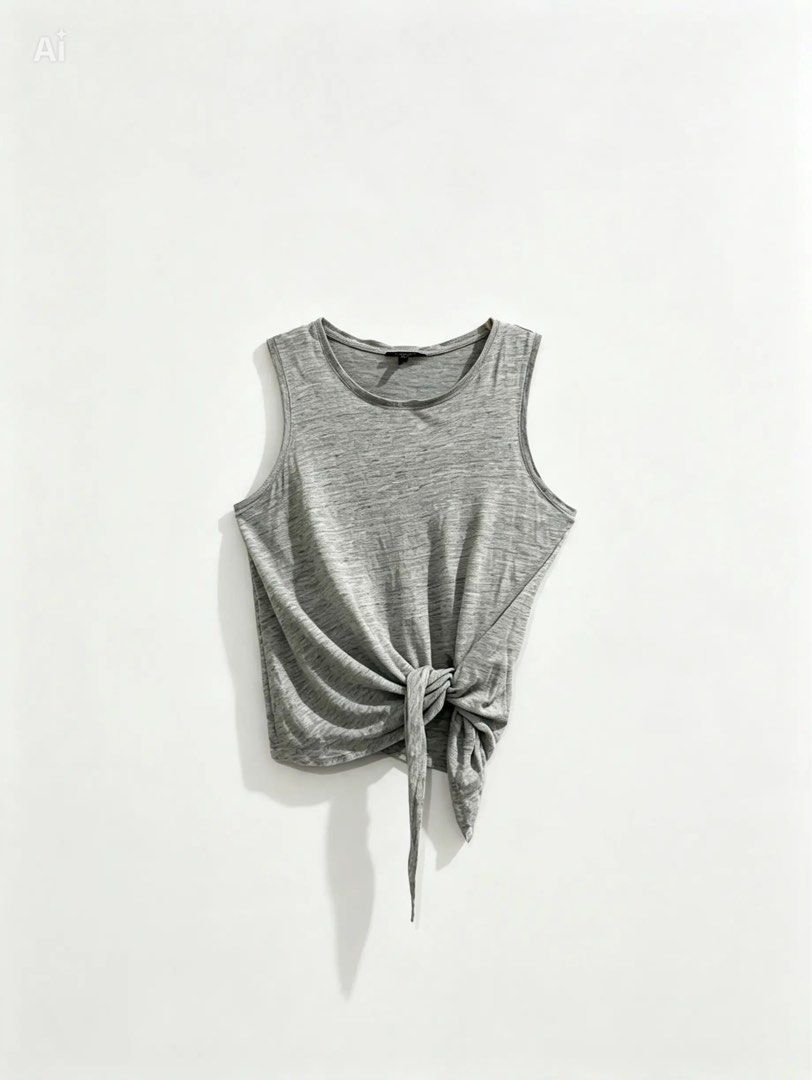 BANANA REPUBLIC (Category: Sleeveless) located in Davao. Submitted by sart0ria85 (Listing ID 1463368566, Image 1). Description: A gray sleeveless top made in 100% LINEN MADE IN CHINA 🇨🇳 SMALL. Size 4 EXCELLENT CONDITION (92/100).
