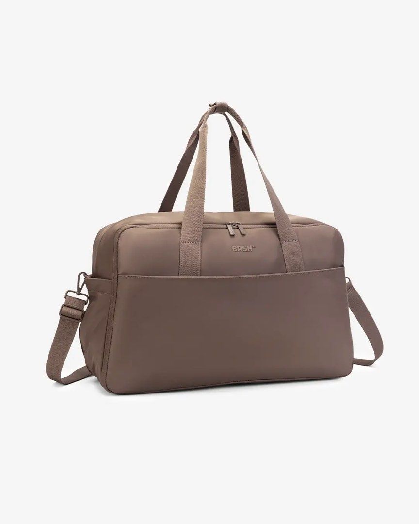 BASH* | Mini Weekender Mono in Oak Duffle Picklebag (Category: Diaper Bags & Wetbags) located in Quezon City. Submitted by avenue.de.belle (Listing ID 1463446478, Image 3). Description: BASH* | Mini Weekender Mono in Oak •Duffle Bag • Weekender Bag • Picklebag • Brand New • with free pouch DESCRIPTION Your go-to Mini Weekender, refined. Now fully tonal inside and out, with breathable cotton straps and a hidden top zip for easy access without disr