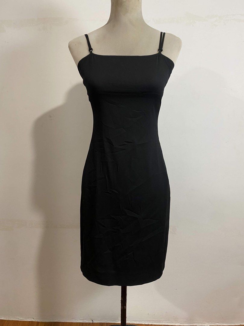Basic Black Spaghetti Strap Bodycon Slip Dress (Category: Dresses) located in Cavite. Submitted by rhizzaroo_ (Listing ID 1463518752, Image 1). Description: High quality fabric S-M Like new.