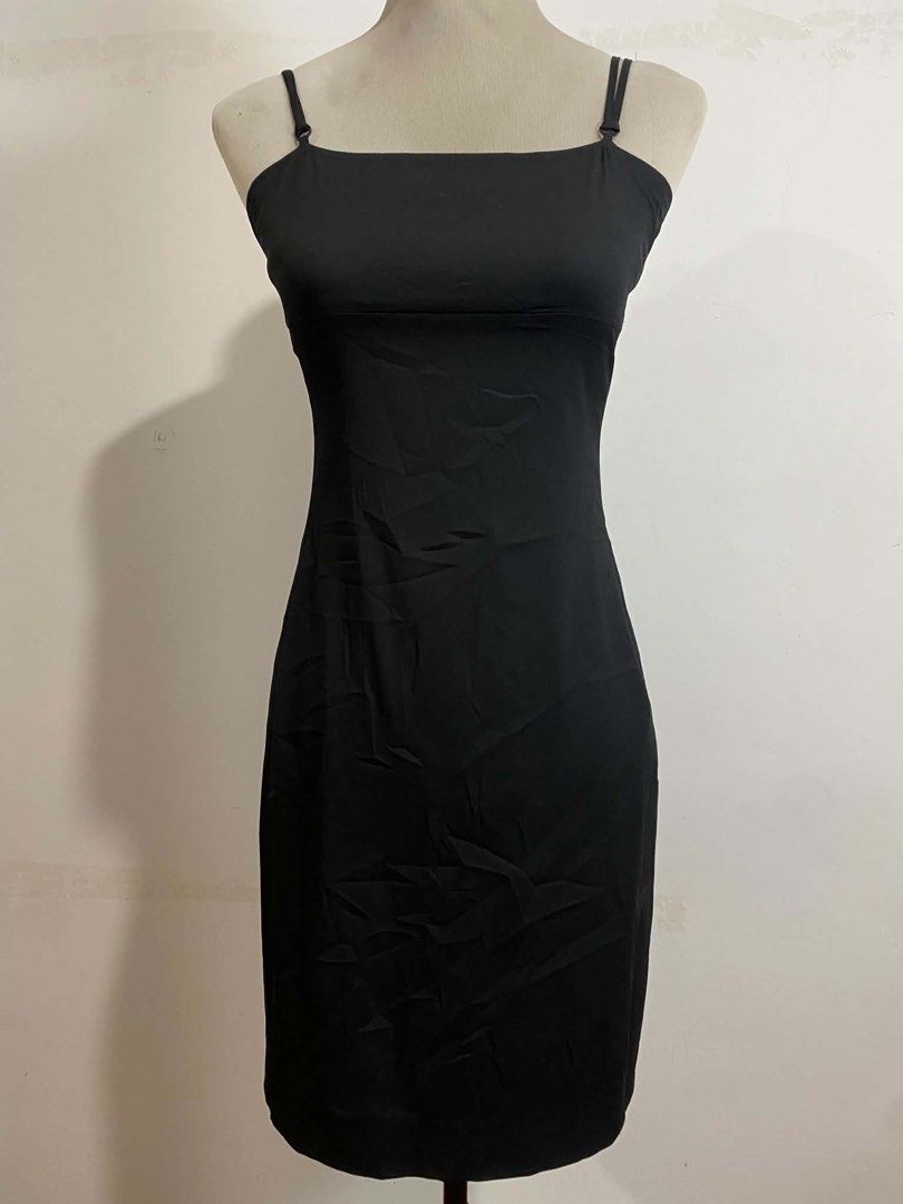 Basic Black Spaghetti Strap Bodycon Slip Dress (Category: Dresses) located in Cavite. Submitted by rhizzaroo_ (Listing ID 1463518752, Image 3). Description: High quality fabric S-M Like new.