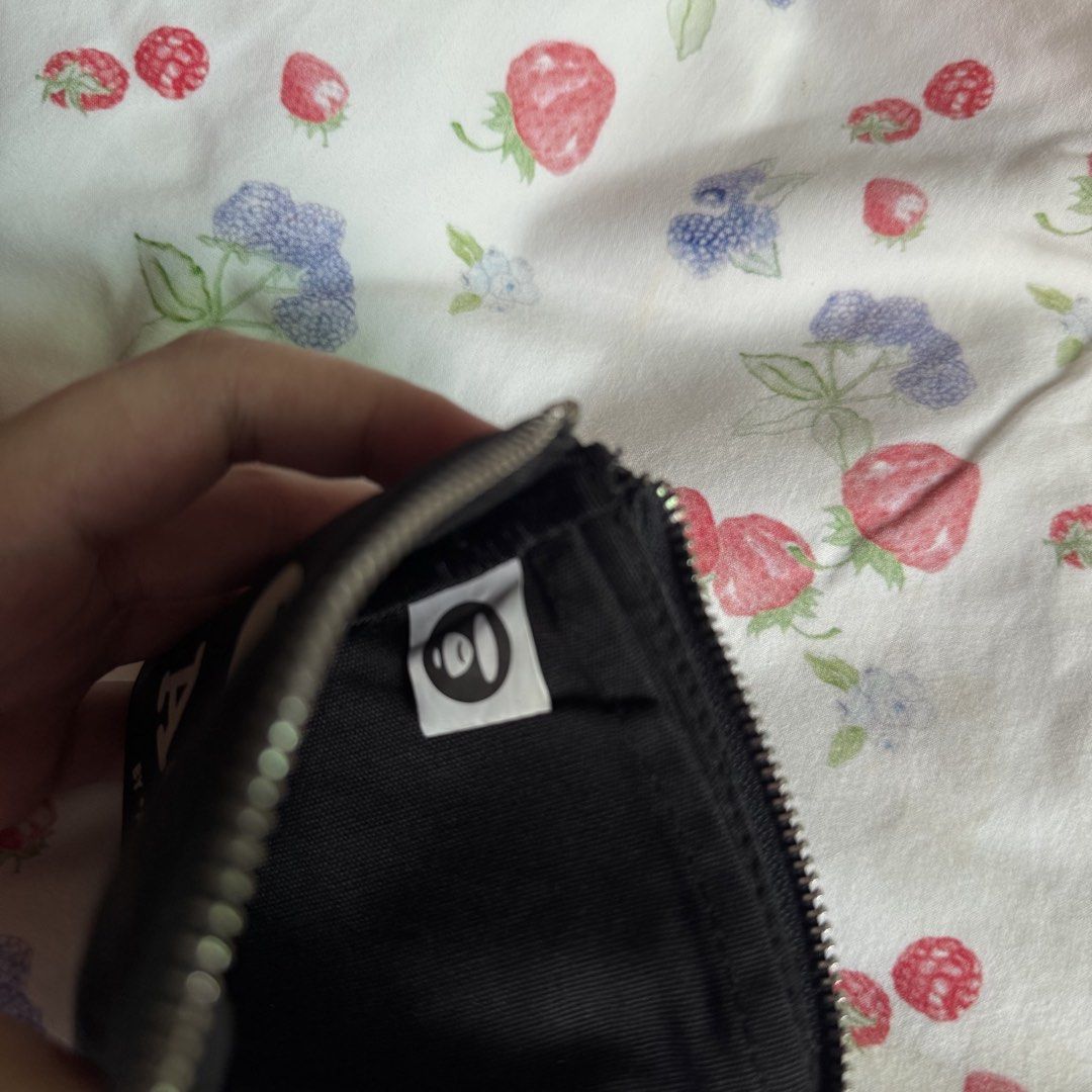 Bathing ape card holder (Category: Wallets & Card Holders) located in Dagupan City. Submitted by kristachic (Listing ID 1463441004, Image 3). Description: .