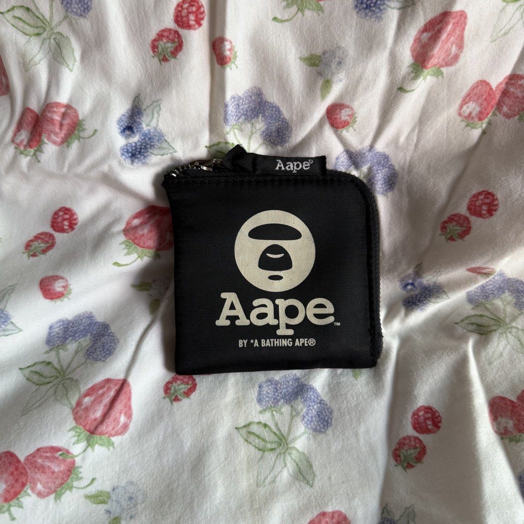 Bathing ape card holder (Category: Wallets & Card Holders) located in Dagupan City. Submitted by kristachic (Listing ID 1463441004, Image 1). Description: .