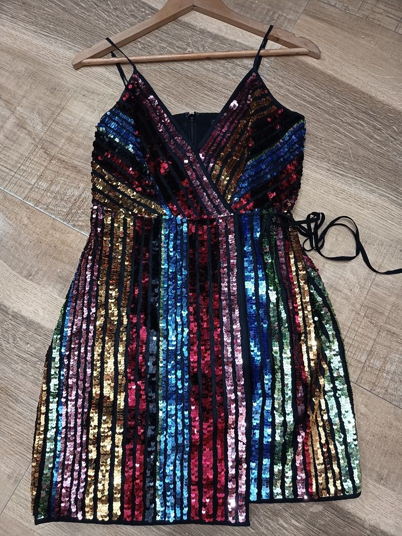 BCBG FULL SEQUINED COCKTAIL DRESS (Category: Evening dresses & gowns) located in Rizal. Submitted by joy_whisky (Listing ID 1463505968, Image 1). Description: small-med.