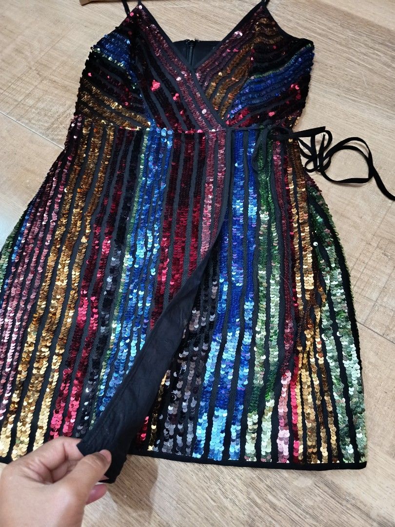 BCBG FULL SEQUINED COCKTAIL DRESS (Category: Evening dresses & gowns) located in Rizal. Submitted by joy_whisky (Listing ID 1463505968, Image 3). Description: small-med.