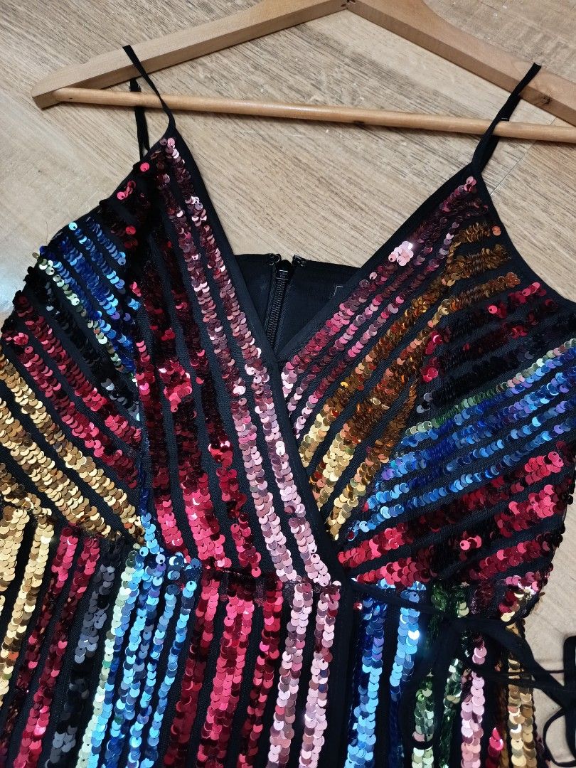 BCBG FULL SEQUINED COCKTAIL DRESS (Category: Evening dresses & gowns) located in Rizal. Submitted by joy_whisky (Listing ID 1463505968, Image 2). Description: small-med.