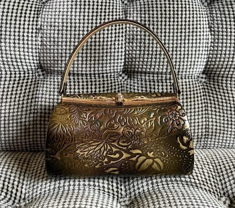 Beautiful Vintage Tooled Clutch (Category: Clutches) located in Bulacan. Submitted by thriftbagcollections (Listing ID 1463444300, Image 1). Description: Beautiful Vintage Tooled Clutch,excellent condition!Approx:H-4”W-7.2”D-3.5”.