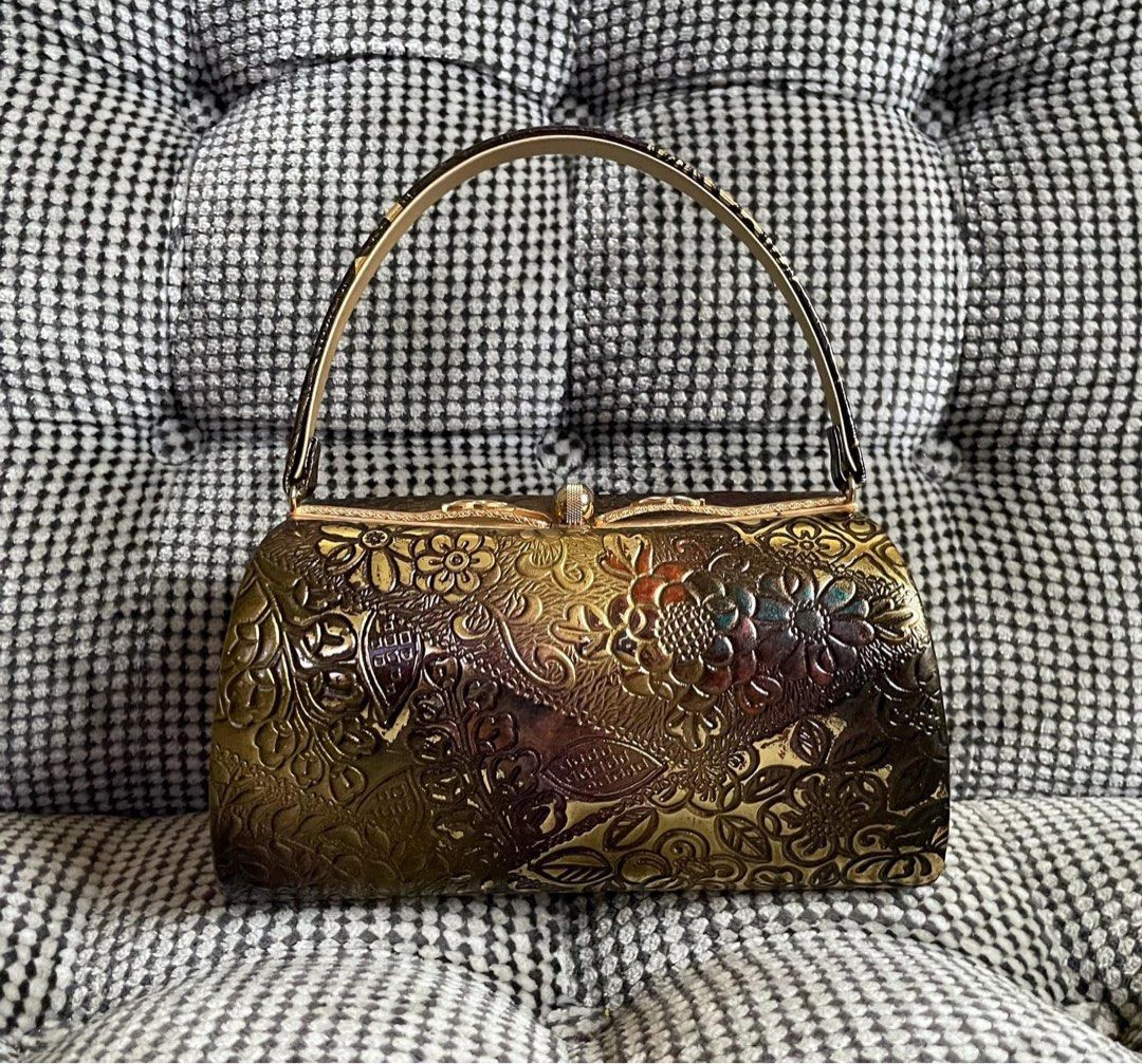 Beautiful Vintage Tooled Clutch (Category: Clutches) located in Bulacan. Submitted by thriftbagcollections (Listing ID 1463444300, Image 2). Description: Beautiful Vintage Tooled Clutch,excellent condition!Approx:H-4”W-7.2”D-3.5”.