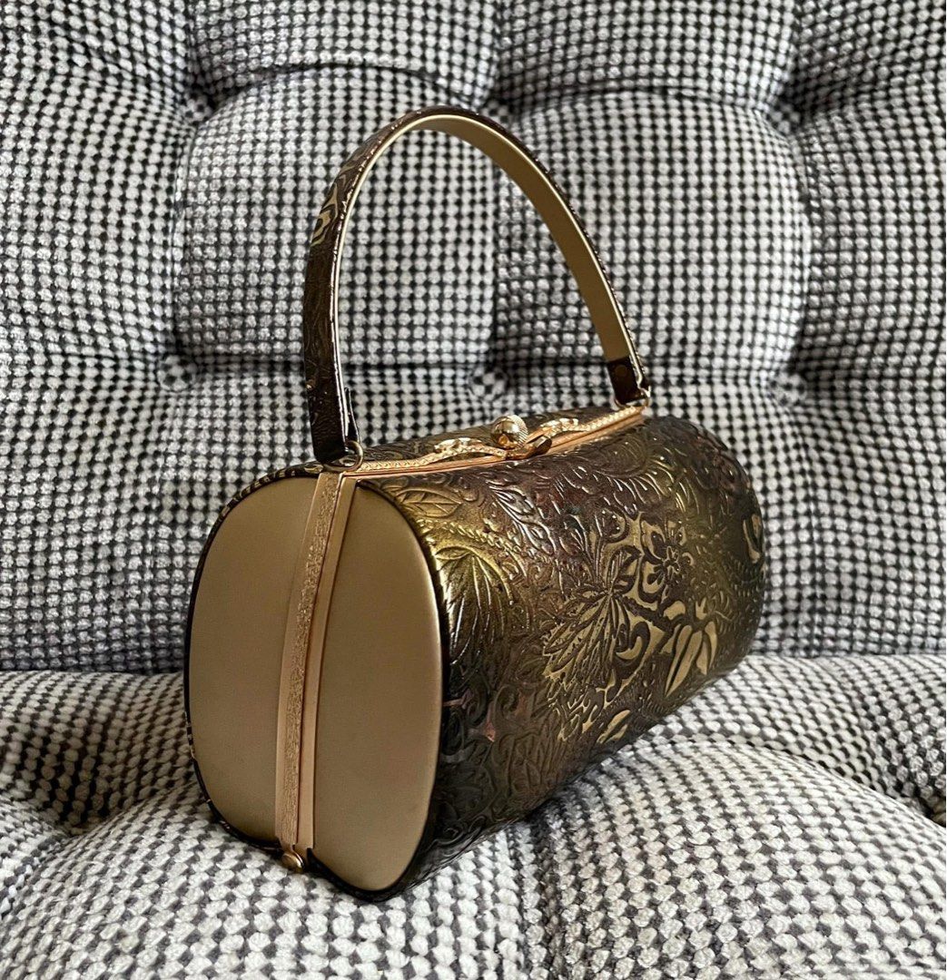 Beautiful Vintage Tooled Clutch (Category: Clutches) located in Bulacan. Submitted by thriftbagcollections (Listing ID 1463444300, Image 3). Description: Beautiful Vintage Tooled Clutch,excellent condition!Approx:H-4”W-7.2”D-3.5”.