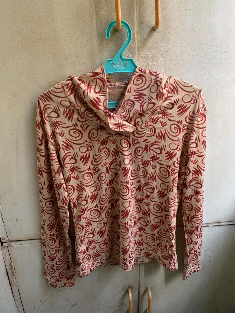 Beige and Red Swirl Pattern Long Sleeve Top (Category: Longsleeves) located in Manila. Submitted by usagichan_rabbit (Listing ID 1463341467, Image 1). Description: - Beige long-sleeved top - Features a red swirl pattern - Elegant cowl neck design - Made from soft and stretchy fabric - Fits true to size - Versatile for layering or wearing on its own - Easily pairs with jeans or skirts.