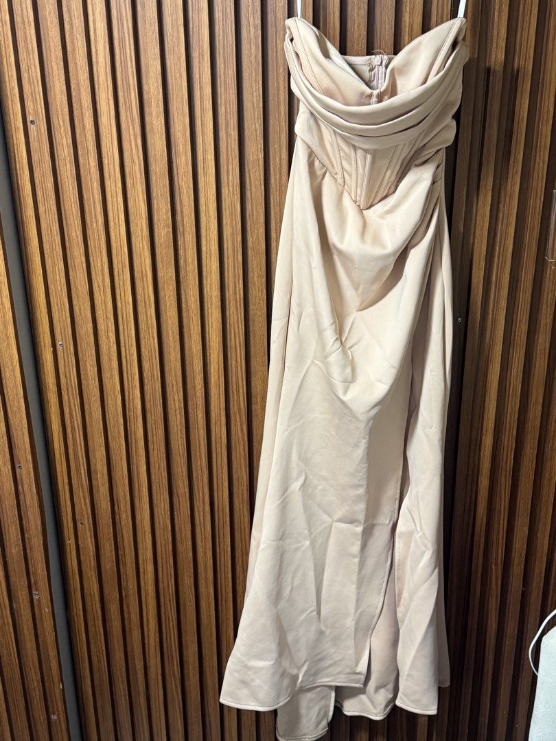 Beige gown (Category: Evening dresses & gowns) located in Capas. Submitted by nopeasdf (Listing ID 1463434590, Image 2). Description: Used only once Need wash.