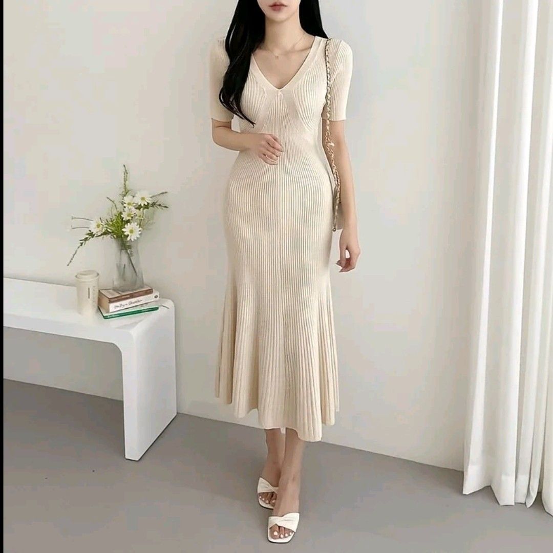 BEIGE KNITTED BODYCON LONG DRESS (Category: Dresses) located in Cauayan City . Submitted by precious.23 (Listing ID 1463487965, Image 3). Description: Selling ₱300 ONLY! LESS ₱50 PAG GCASH AGAD = ₱250 NA LANG! Details: - Color: Cream Beige / Light Nude - super classy - Fabric: Ribbed Knitted - soft, stretchy, malamig sa katawan - Style: V-neck, Short Sleeve, Bodycon / Mermaid Cut - Length: Maxi Long - hanggang bukung-bukong - Size: Freesize - Fit