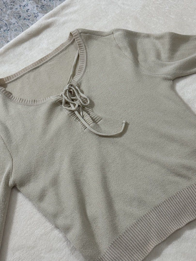 RedTag Beige knitted Long Sleeve Top (Category: Others Tops) located in Bagac. Submitted by danicruz_ (Listing ID 1463488886, Image 3). Description: - knitted Beige Long Sleeve top from RedTag - Slightly Used - Size Small to Medium.