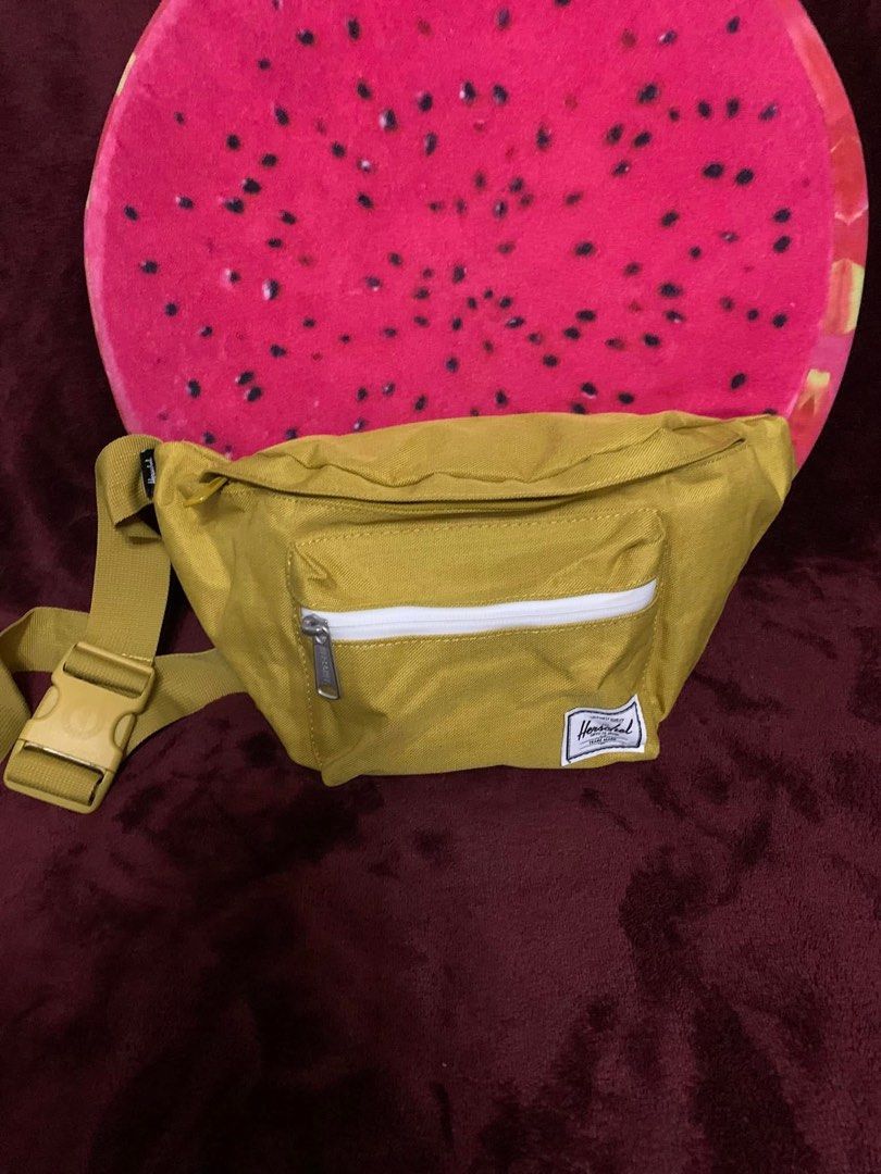 BELTBAG HERSCHEL (Category: Belt bags, Clutches and Pouches) located in Pasig City. Submitted by TheApparels_ph (Listing ID 1463410965, Image 2). Description: Herschel Unisex Seventeen Waist Pack - Waterproof, Raven Crosshatch. ONE SIZE ONLY .