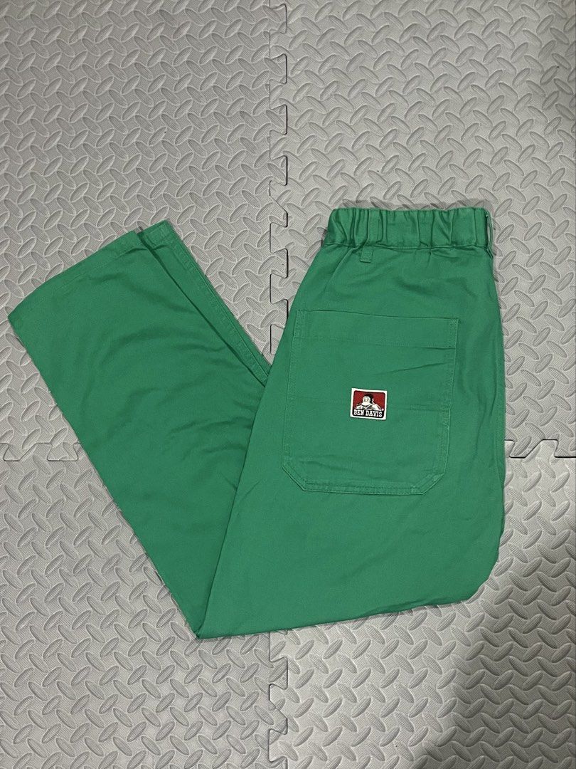 Ben Davis Green Work Pants Size M W29X31 L37 (Category: Jeans) located in Lapu Lapu. Submitted by mackoy221524 (Listing ID 1463428291, Image 1). Description: - Green Ben Davis pants - Elastic waistband with drawstring for a comfortable fit - Button and zip fly closure - Two side pockets and one back pocket with signature logo patch - Lined waistband with cool graphic print - Made from durable cotton material.