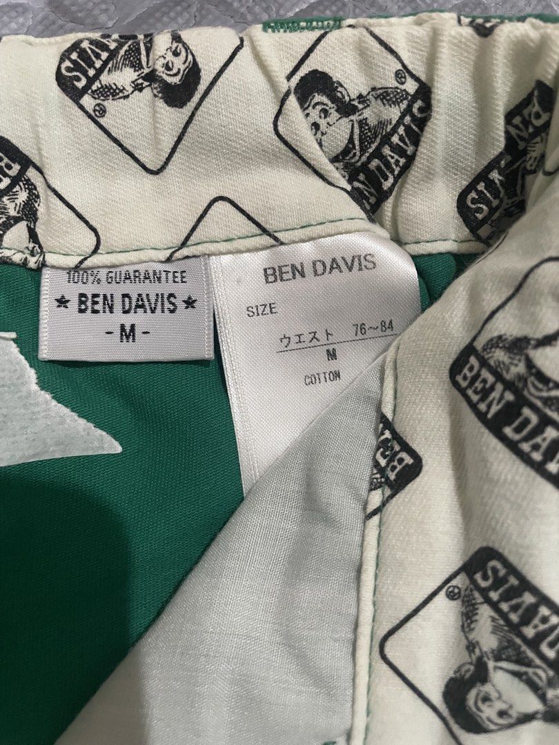 Ben Davis Green Work Pants Size M W29X31 L37 (Category: Jeans) located in Lapu Lapu. Submitted by mackoy221524 (Listing ID 1463428291, Image 3). Description: - Green Ben Davis pants - Elastic waistband with drawstring for a comfortable fit - Button and zip fly closure - Two side pockets and one back pocket with signature logo patch - Lined waistband with cool graphic print - Made from durable cotton material.