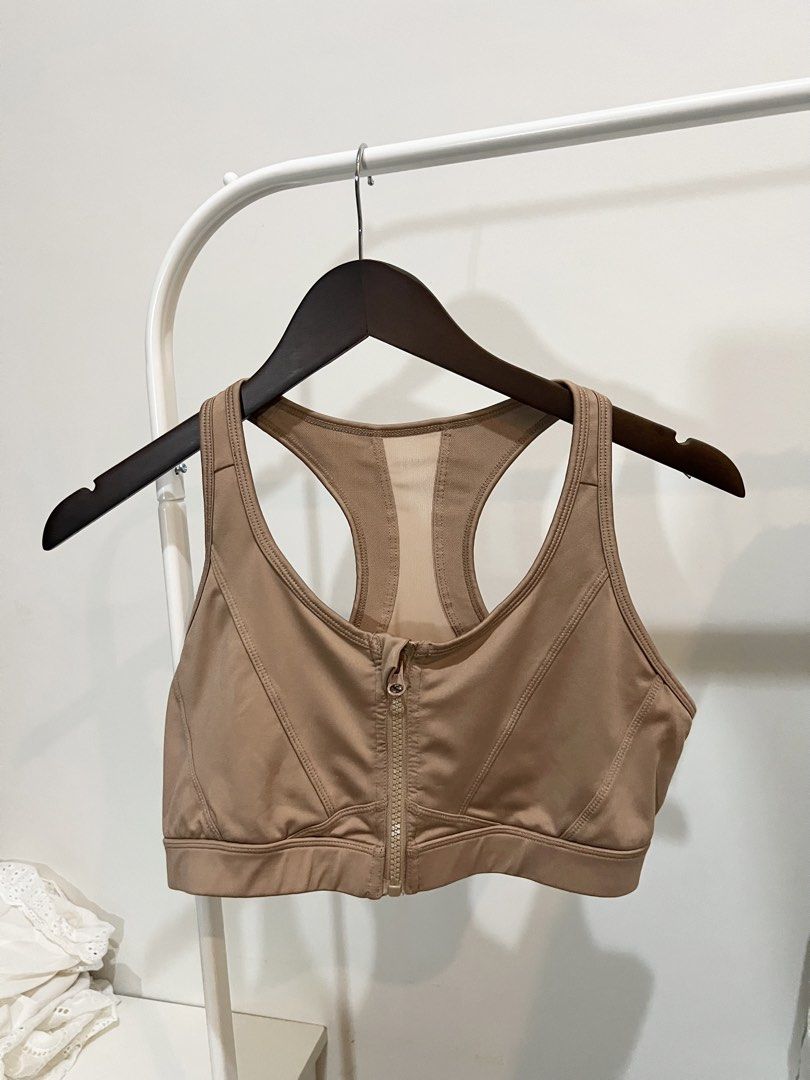 BENCH ACTIVE Sports bra (Category: Activewear) located in Quezon City. Submitted by styleandcomfort (Listing ID 1463510182, Image 1). Description: 2pcs available (get two for 300!) Zipper infront kayak easy to wear Message me for inquiries 😊.